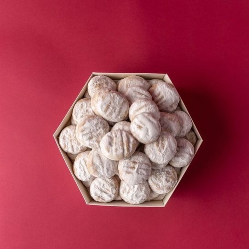 Eid Kahk - A luxurious hexagonal box of assorted Eid Kahk with various fillings of dates, pistachio, and plain, with a sprinkle of fine sugar that adds an unforgettable delicious taste.