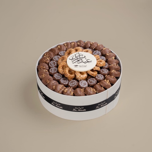 Eid Mubarak Stand - A luxurious festive stand combining Rahash chocolate sweets and sesame sweets with high-quality Belgian chocolate, decorated with an Eid Mubarak print. The perfect choice for occasions and celebrations.
