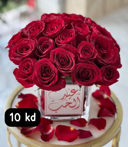 CHANEL VASE - 25 stems roses