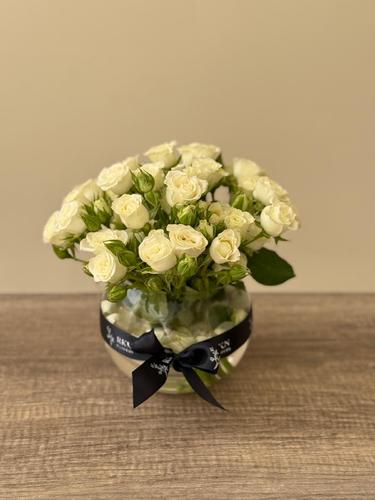 Rkn Flowers  - Vase Round With Baby Roses - 1O PCS