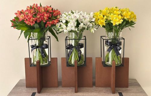 ALSTROEMERIA WITH WOOD STAND - 20 PCS