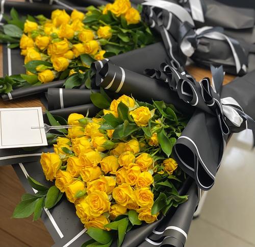 BABY JOURI SLEEPING BOUQUET - 10 STEMS