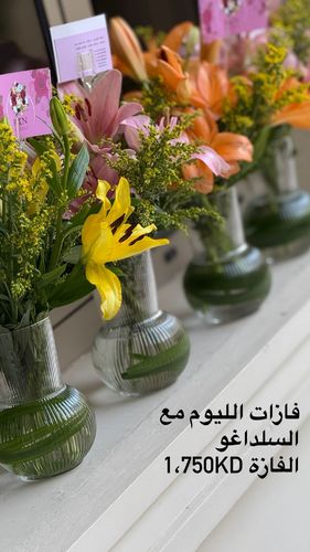 LILLIUM VASE - 4 STEMS
