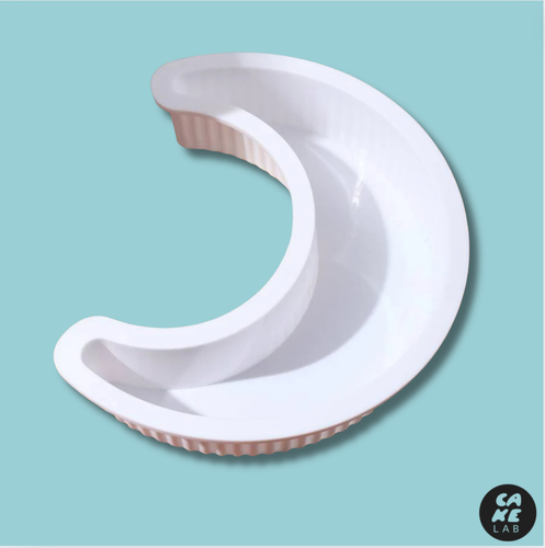 Crescent shape cake mold