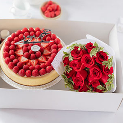 Villa Vanilla - Cheesecake Berries And Strawberry with Flower Bouquet - Cheesecake with berries and strawberry and writing.