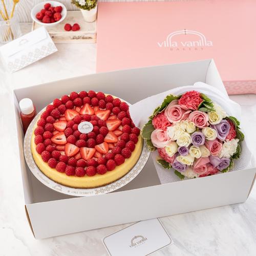 Vanilla Cheesecake & Raspberry And Strawberries