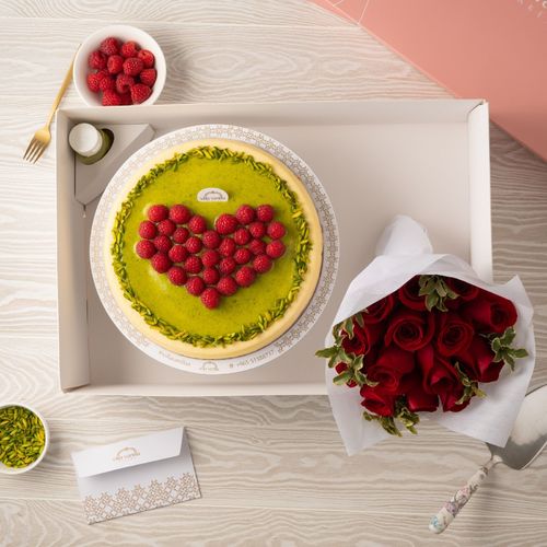 Villa Vanilla - Pistachio Cheese Cake With Rose Bouquet