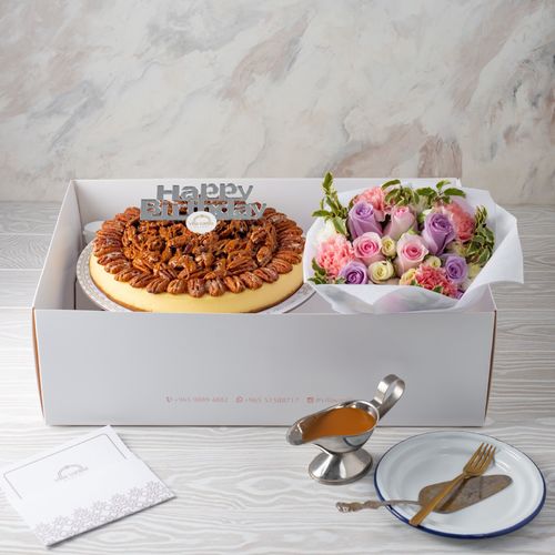 Pecan cheesecake & flowers