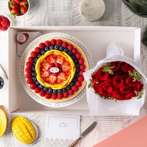 Fruits cheesecakes and flowers