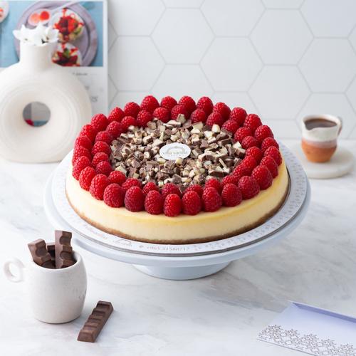 Kinder cheesecake with raspberry