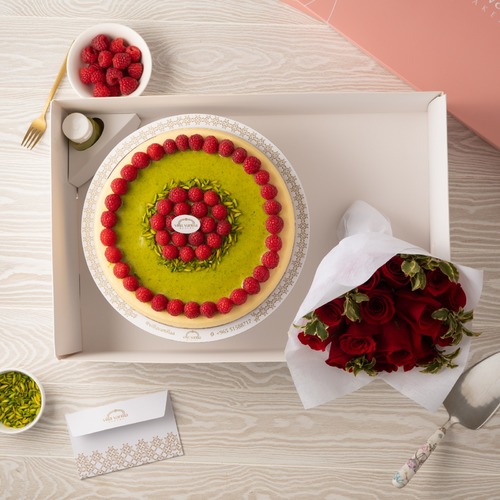 Cheesecake pistachio  , Raspberry and Flowers