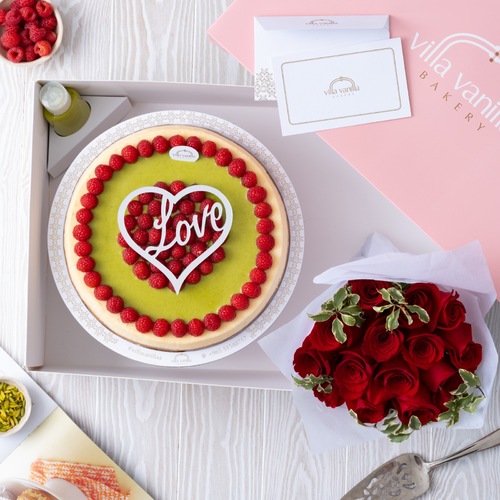 Love cheesecake with flowers