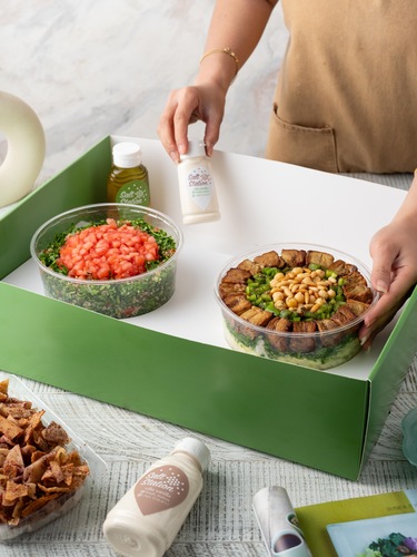 Box 2 salad medium size plastic plate - السلطة الوسط الوحدة تكفي ٣ اشخاص