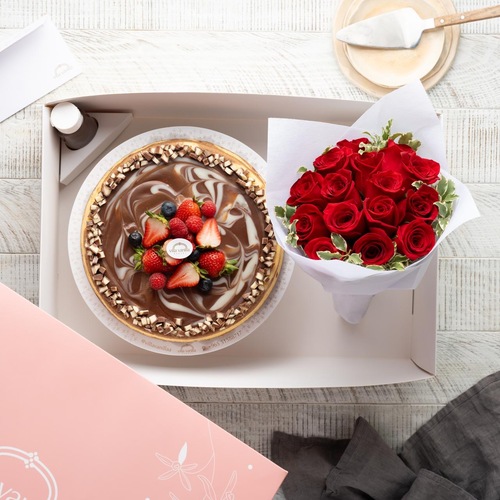 Royal kinder cheesecake with flowers