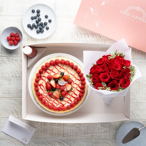 Royal cheesecake With flowers Bouque