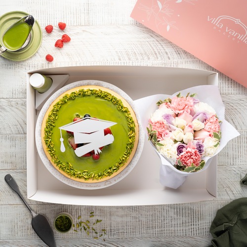 Royal  Graduation cheesecake with flowers