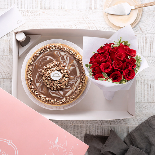 Kinder cheesecake plus and flowers