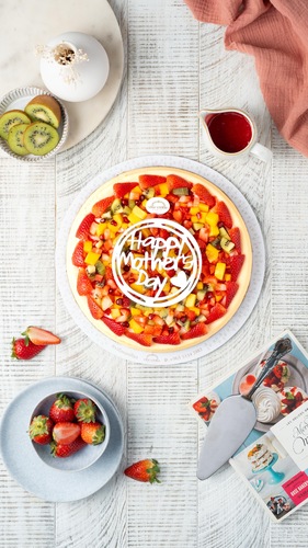 Mother’s cheesecake with kiwi mango and strawberry