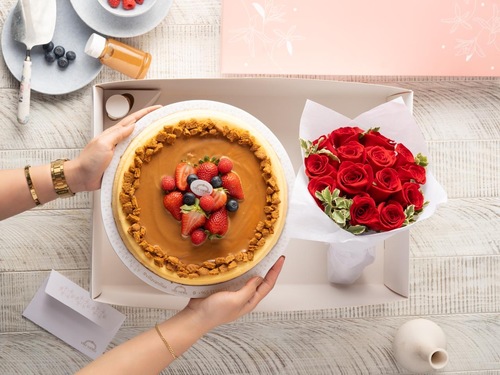 Lotus Royal cheesecake With Flowers
