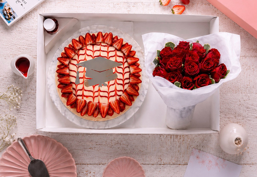 Graduation strawberry cheesecake & flowers