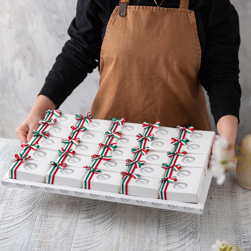 Camellia kuwait giveaways 25 box 2 chocolate wafers