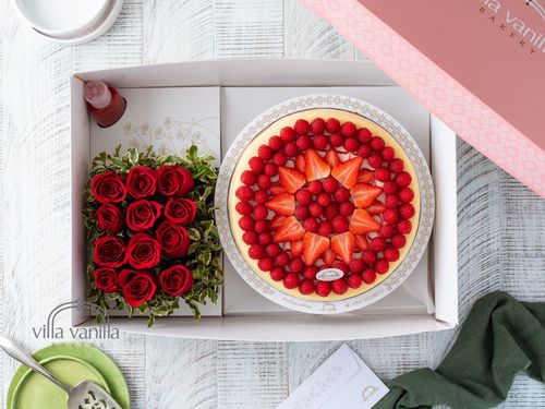 Cheesecake gift - Cheesecake with a box of roses 12 red roses