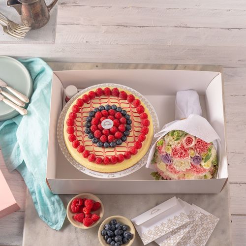 Cheese Cake with 2 Kinds of Berries and Flowers