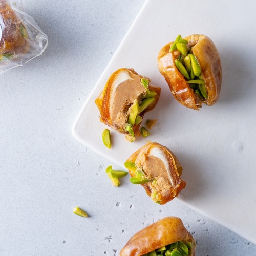 60 pic Sukary Dates Stuffed With Rangina And Pistachios