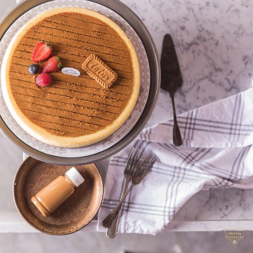 Lotus cheesecake with biscuits