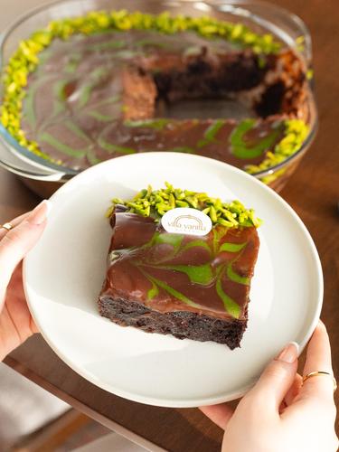 Pistachio chocolate pudding in Pyrex