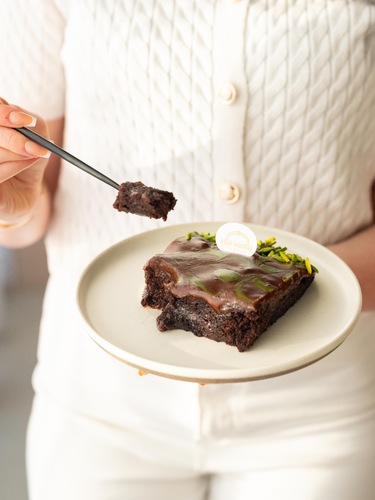 Pistachio chocolate pudding in Pyrex
