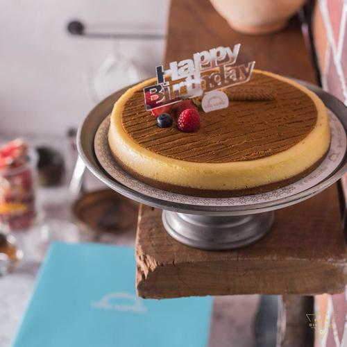 Lotus cheesecake with biscuits