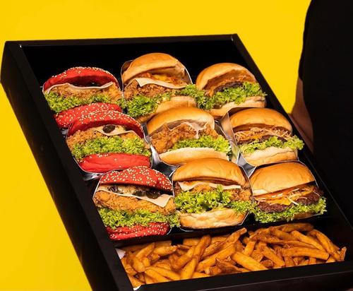 Large Gathering Box - 9 large burgers of 3 spicy chicken, 3 crunchy chicken and 3 manhattan burgers served with fries. تسعة برجر كبيرة من 3 سبايسي تشكين، 3 كرانشي تشكين و 3 مانهاتن برجر، يقدم مع بطاطا مقلي