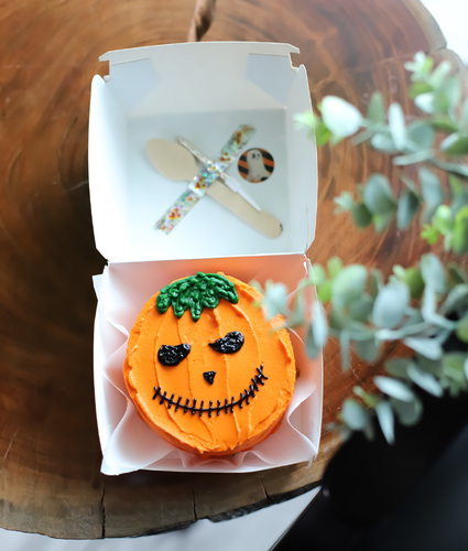 Pumpkin bento cake - Lunch box cake size 4 inch serve 2.