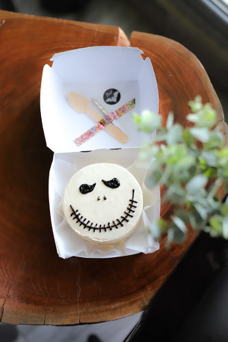 Ghost bento cake - Lunch box cake size 4 inch serve 2.