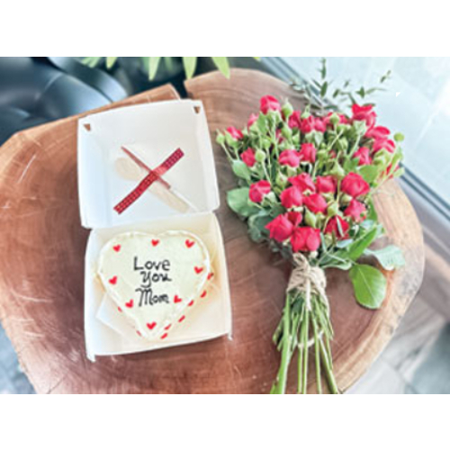 Love You Mom With Heart 006 Mothers Day Lunch Box Cake With Small Bunches Of Roses