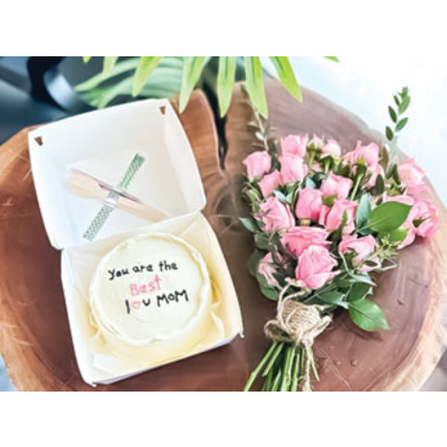 You Are The Best I Love You Mom 002 Bento Cake With Small Bunch Of Roses