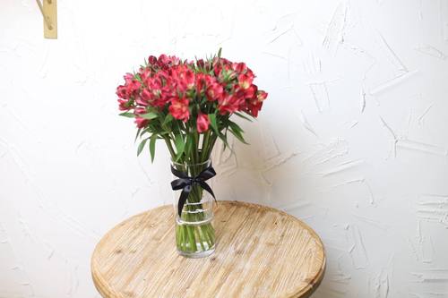 23 Red Alstroemeria  vase - Red Alstroemeria  vase