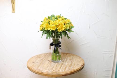 25 yellow Alstroemeria  vase - yellow Alstroemeria  vase