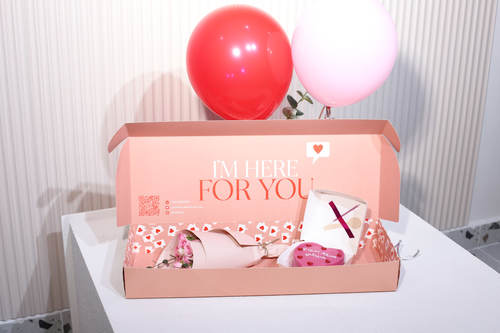 Cake And Flower Box Pink With 2 Balloons