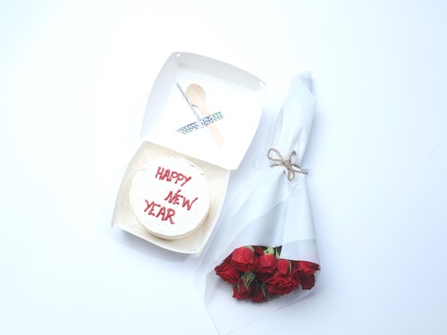 002 Happy New Year Bento Cake With Small Bunch Of Roses - Lunch box cake size 4 inch serve 2