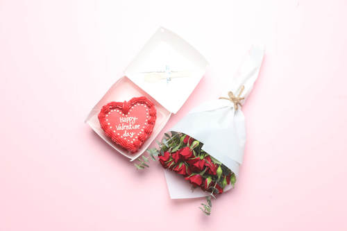 01 Valentine's Day  Mini Cake With Small Bunch Of Roses - 4 inches bento cake lunch box, serves 2 with spoon and candle