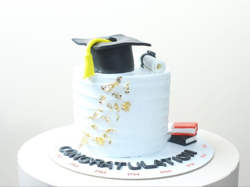 Graduation Big White Cake - Cake 6 inches with 3 flavors vanilla, chocolate and red velvet