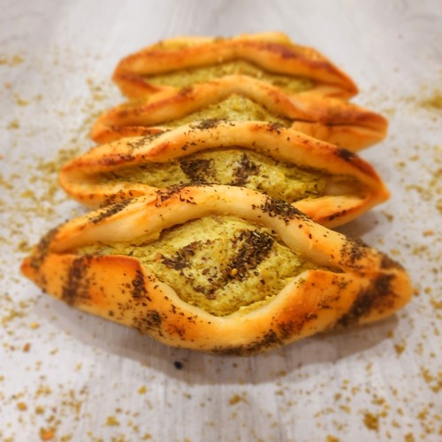 labneh zaatar fatayer - فطاير لبنه وزعتر ١٢ حبه