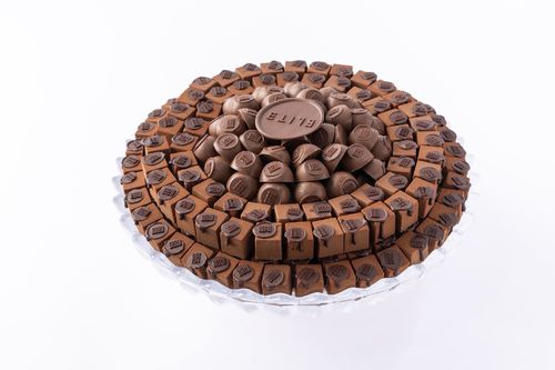 Chocolate 2 - Luxury lighting display 2.150 kg with Nutella filling, caramel mix, salted chocolate, hazelnut highlighting your signature sauce