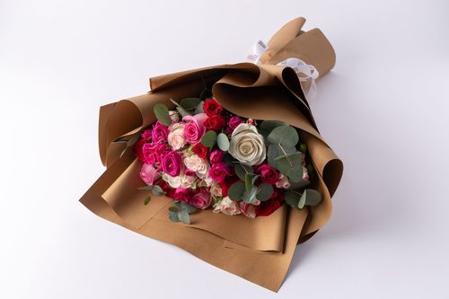 Z14 White and pink rose bouquet