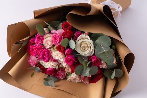 Z14 White and pink rose bouquet
