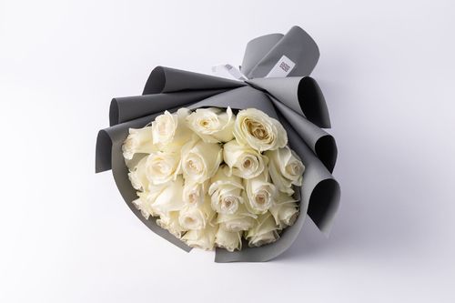 White rose bouquet Z16