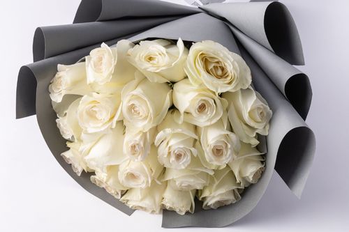 White rose bouquet Z16