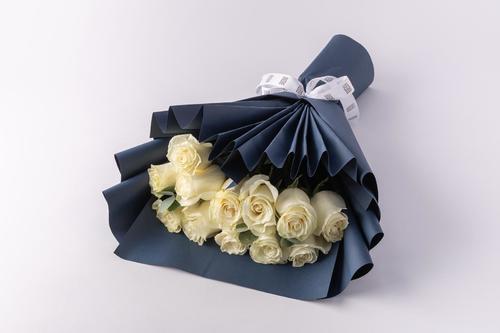 White rose bouquet Z2